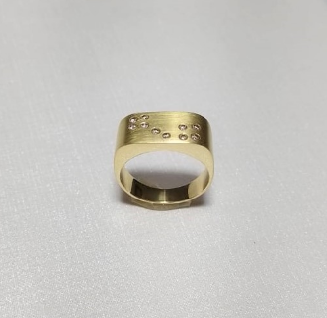 Anel quadrado em ouro amarelo 18k e diamantes